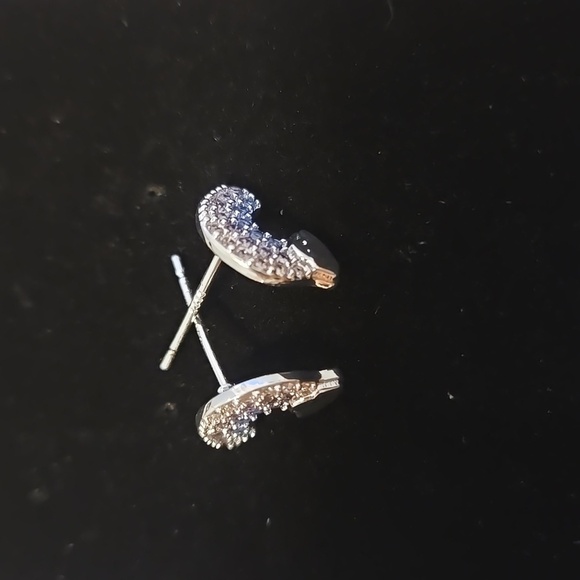 Elegant Silver and Blue Stud Earrings .925 Silver - Picture 2 of 3